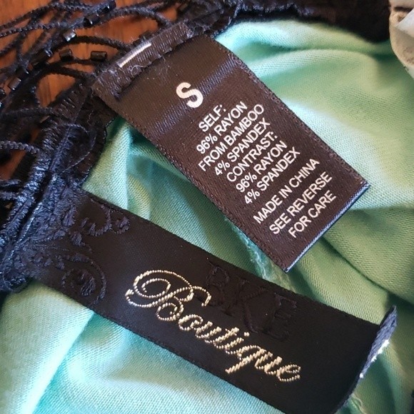 Buckle boutique Mint Green Blouse with Accent Beading Cut-out Back Soft S NWT7 - Picture 8 of 8